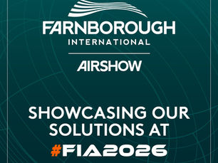 Grafik zur Farnborough International Airshow 2026 (#FIA2026) mit Hinweis auf die Präsentation der elektrischen Antriebslösungen von eMoSys.