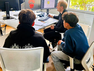 Zwei Praktikanten bei eMoSys geben Einblicke in ihr Praktikum im Bereich Elektromotoren