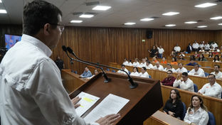 UAT y Secretaría de Educación entregan más de 8 000 becas a universitarios