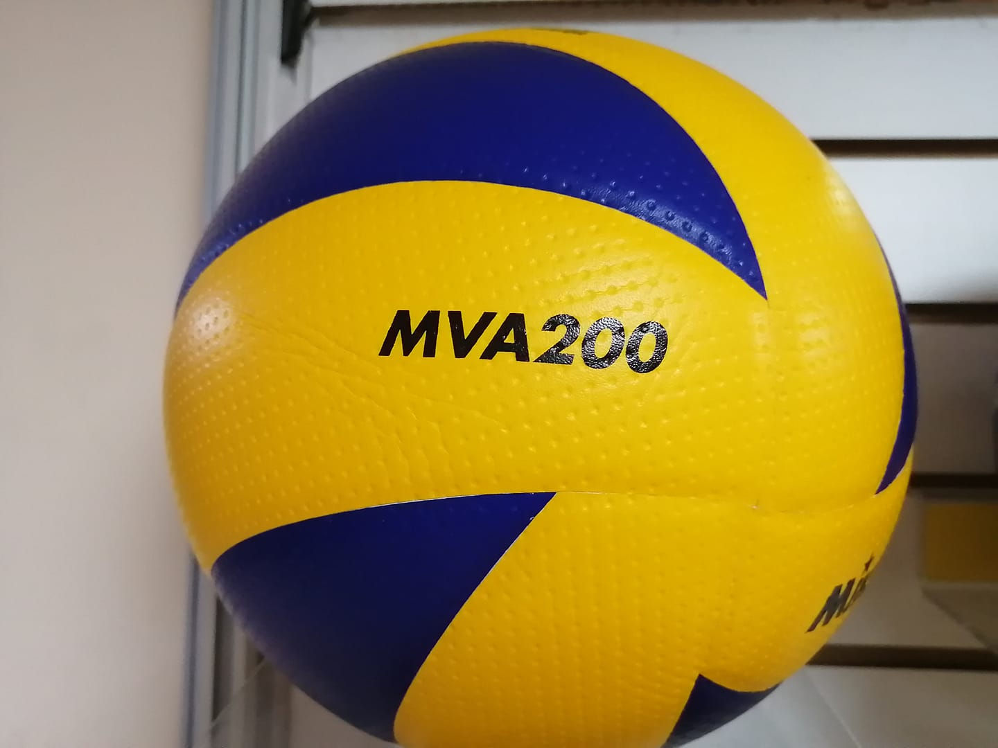 BALON MIKASA