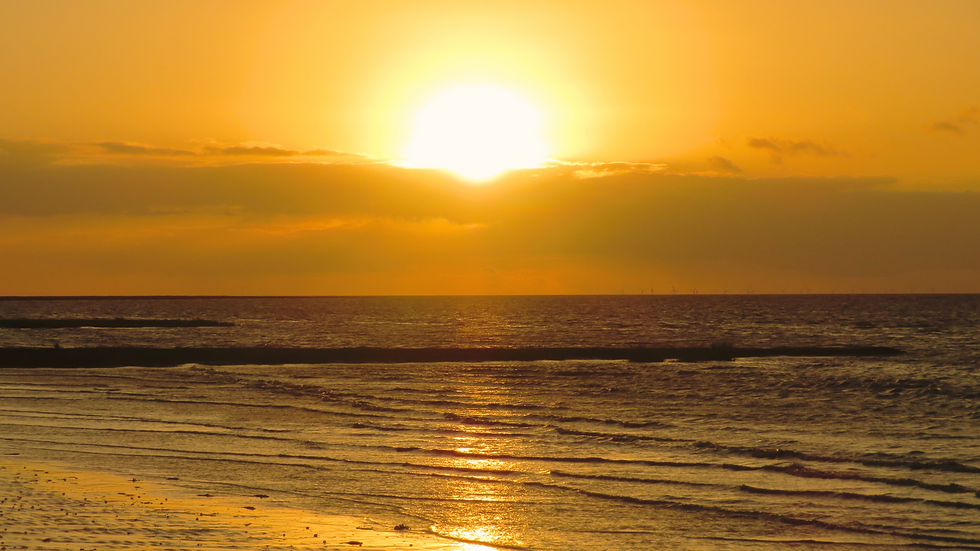 Goldene Sonne über dem Meer