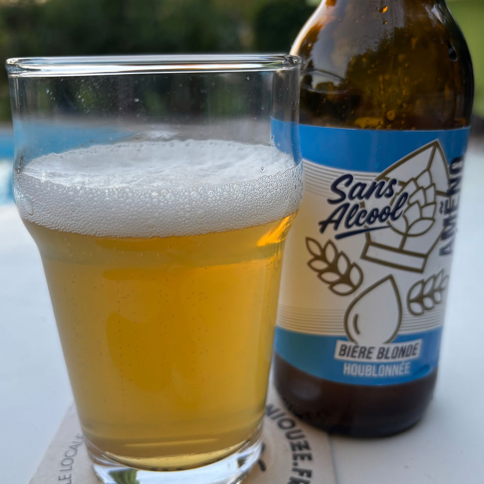Une bière sans alcool brassée à Camaret-sur-Aigues par la brasserie artisanale Ameno. Un vrai pari pour les brasseurs car le process est délicat. Arnaud Monin, à la manoeuvre, le gagne haut la main. Elle est conforme à l'étiquette, équilibrée entre amertume et notes maltées et citronnées. L'effervescence est bien dosée. Aucune raison de se priver !