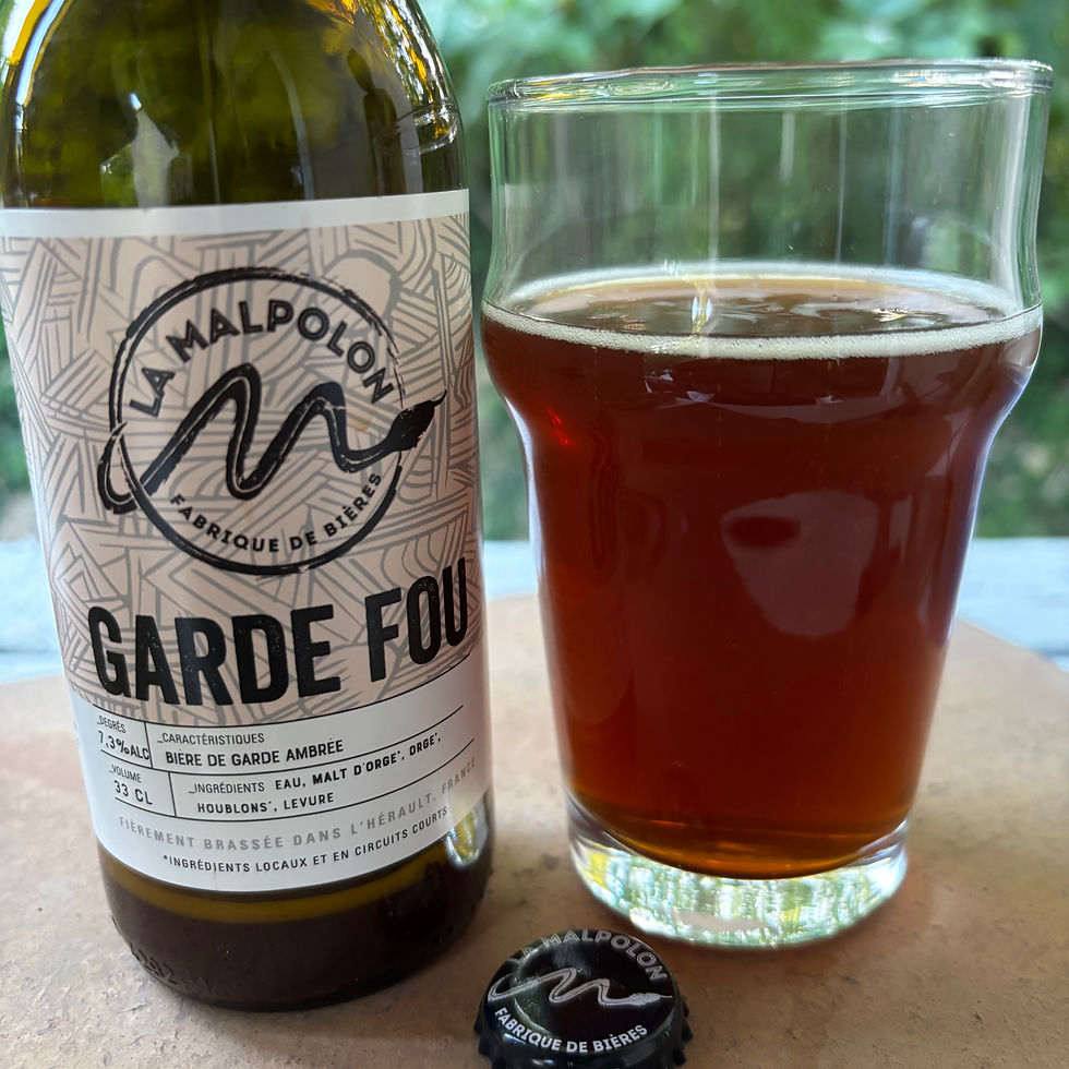 La Garde Fou est une ambrée élaborée avec des houblons alsaciens et des céréales artisanales, ici de l'orge cru et de l'orge malté. Elle fait partie des permanentes de la microbrasserie La Malpolon à Lavérune dans l'Herault. Cette gamme revisite les styles traditionnels, ici une bière fermière du Nord.
