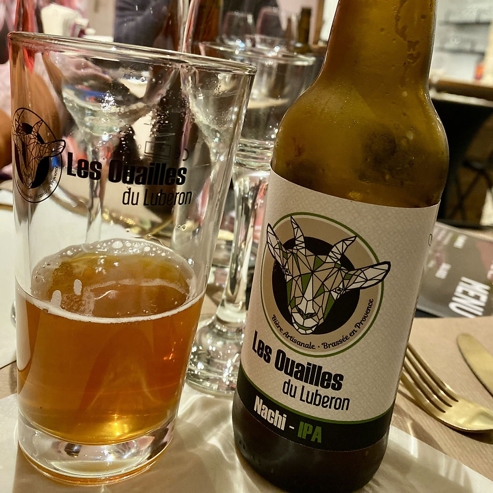 LA NACHI, PAR LES OUAILLES DU LUBERON (CHEVAL BLANC)