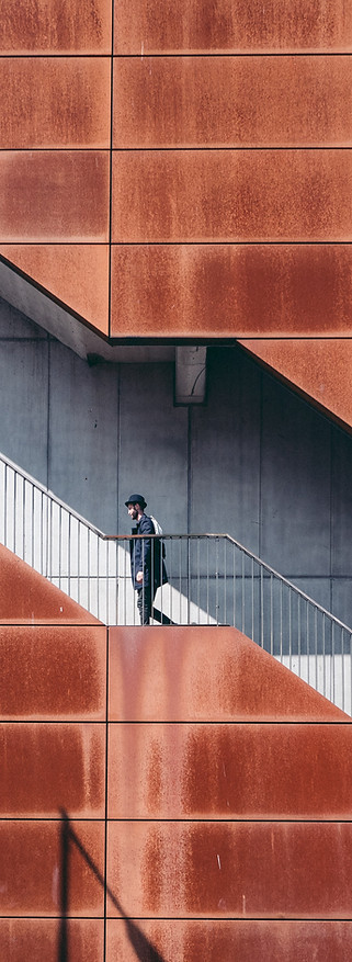 Man Walking Up Trappen