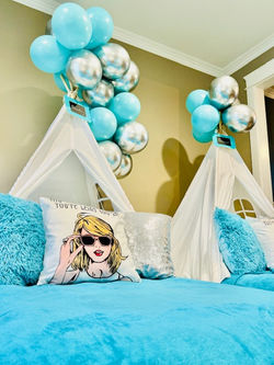 Teal Taylor Swift