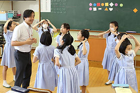 横浜雙葉小学校 | 外国人講師7名による夏休み英語特別講座