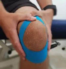 physiotherapy knee taping