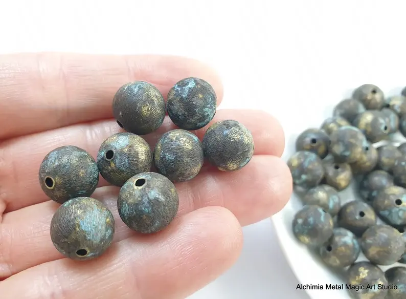 Thumbnail: 12ps Textured round hollow ball 0.47" 12mm Brass vintage aged patina 486