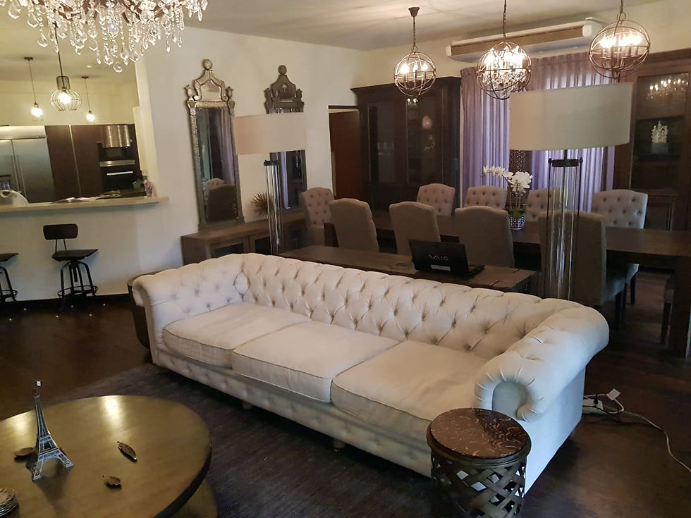 Miniatura: Clayton, Embassy Club