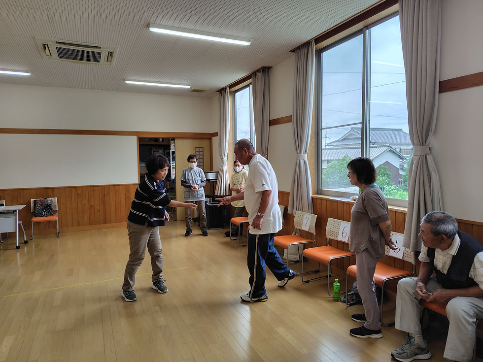 先攻、後攻をきめるジャンケンで大盛り上がり