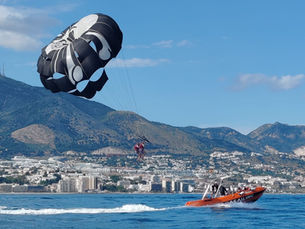 Parasailing Explained by a Professional: Is It Safe, What Does It Feel Like, and What Should You Know Before Booking?