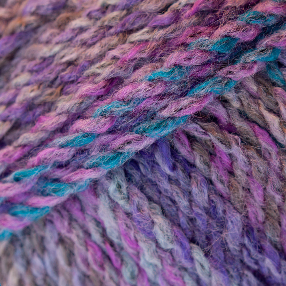ball of knitting yarn