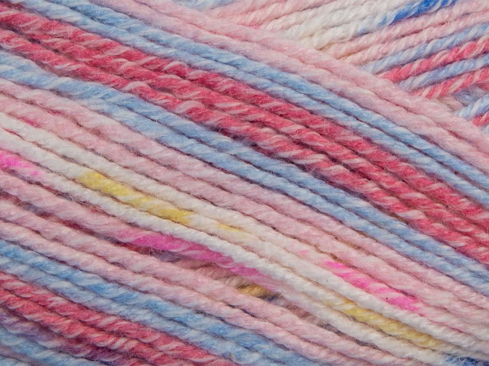 ball of knitting yarn