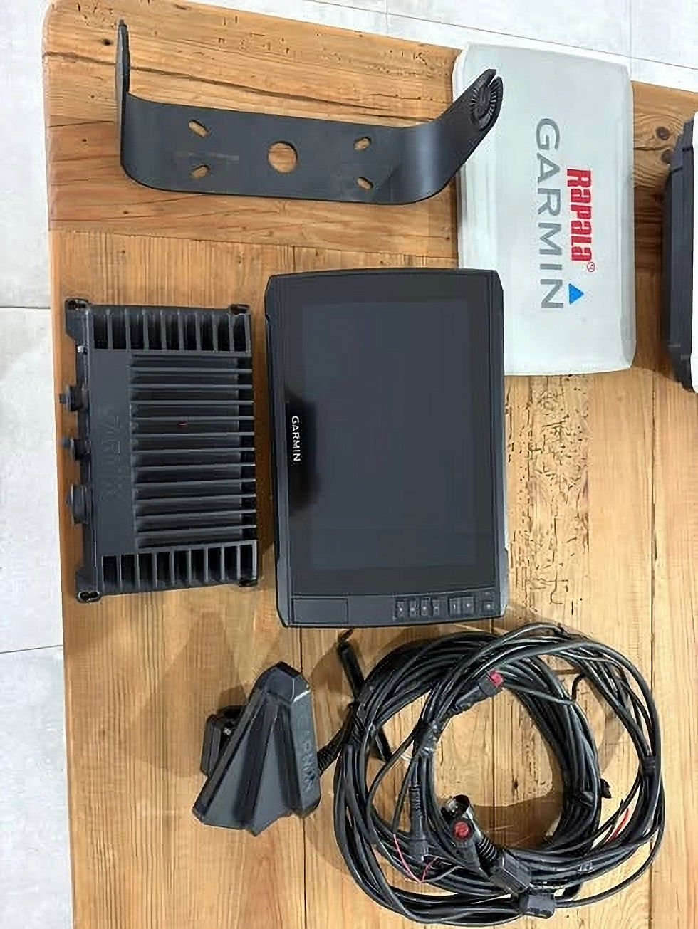Thumbnail: Yamaha Pre Owned Garmin livescope lvs32 bundle Outboard Motor