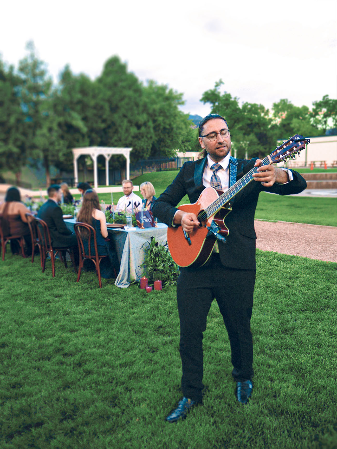 dinnerguitar3.jpg