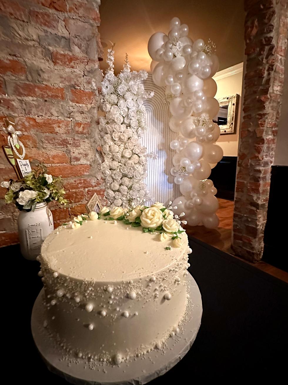 cake diplay for wedding event
