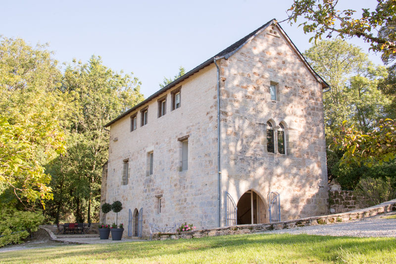 La Maison des Templiers loue un Gîte insolite dans une grande bâtisse de caractère à la campagne pour 10 à 12 personnes à côté de de Brive La Gaillarde en Corrèze 
