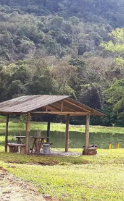 Em Laurentino, o Sítio Paraíso Feliz tem uma grande área de gramado e quiosque para piquenique e ainda lagoa para pesca