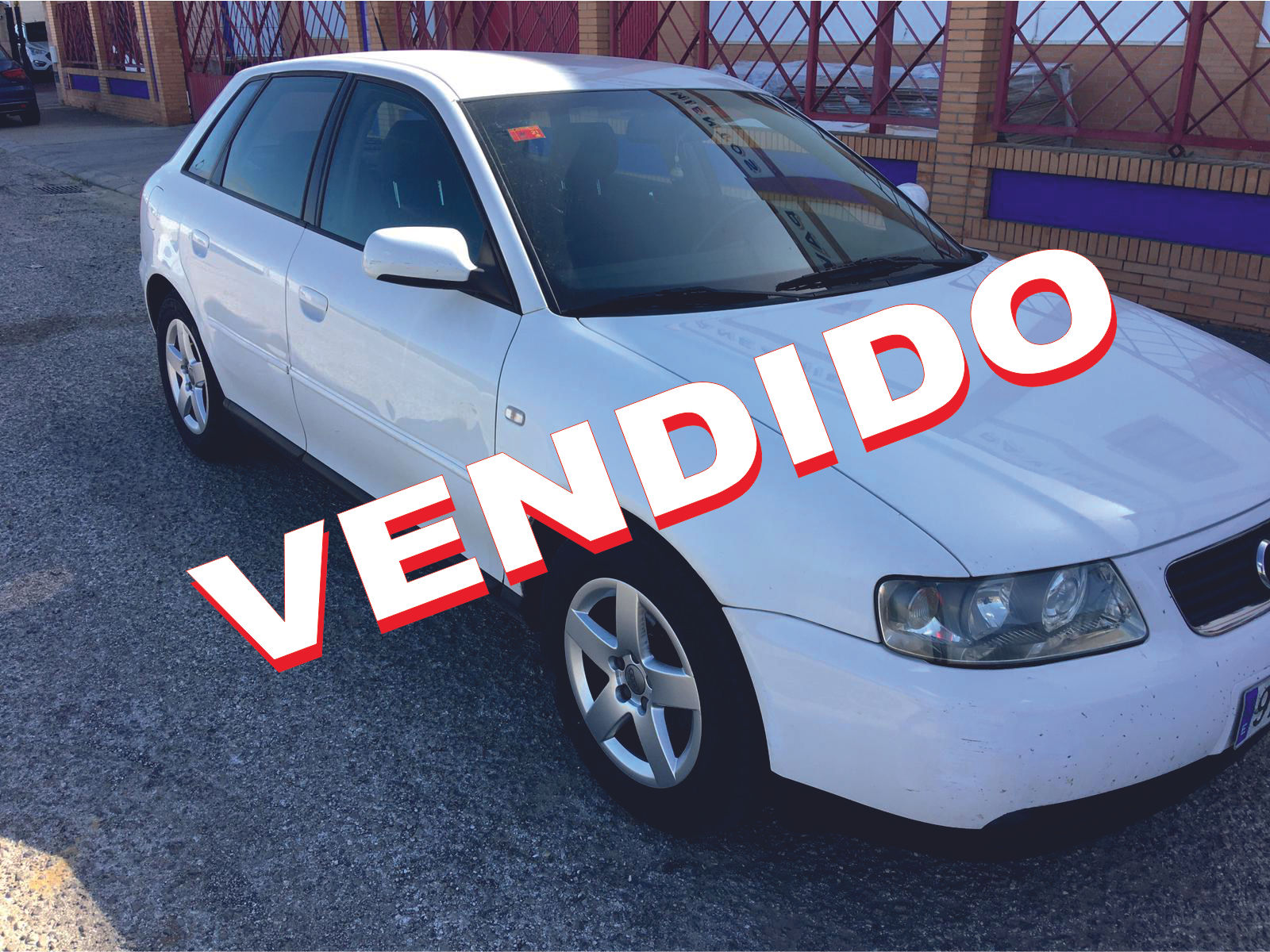 AUDI-A3 1. 6 - Año 2001- 102cv -130.000 kms