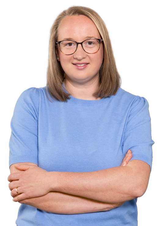 Portrait von Marlen Bistritz vor dunklem Hintergrund