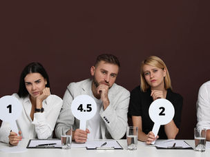 Jury die een lage beoordeling geeft