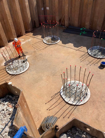 Hydraulic driven self propelled pile cutter & power pack