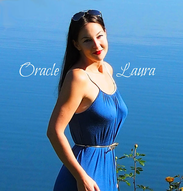 OracleLaura-BioPic-b.jpg