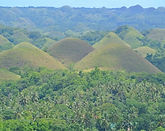 チョコレートヒルズ