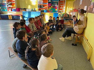 Storytime in English Aujourd’hui c’est Baudouin qui lit l’histoire en anglais. Well done B