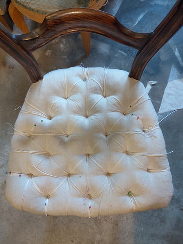 Capitonnage chaise Bagatelle Création artisan tapissier Chalon sur Saône