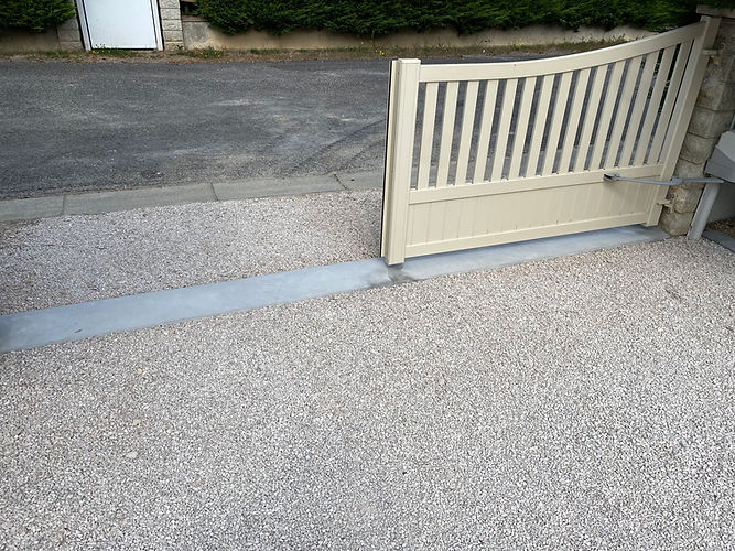 refection cour  gravier comblanchien paysagiste chalon sur saone Lessard le national (7).j