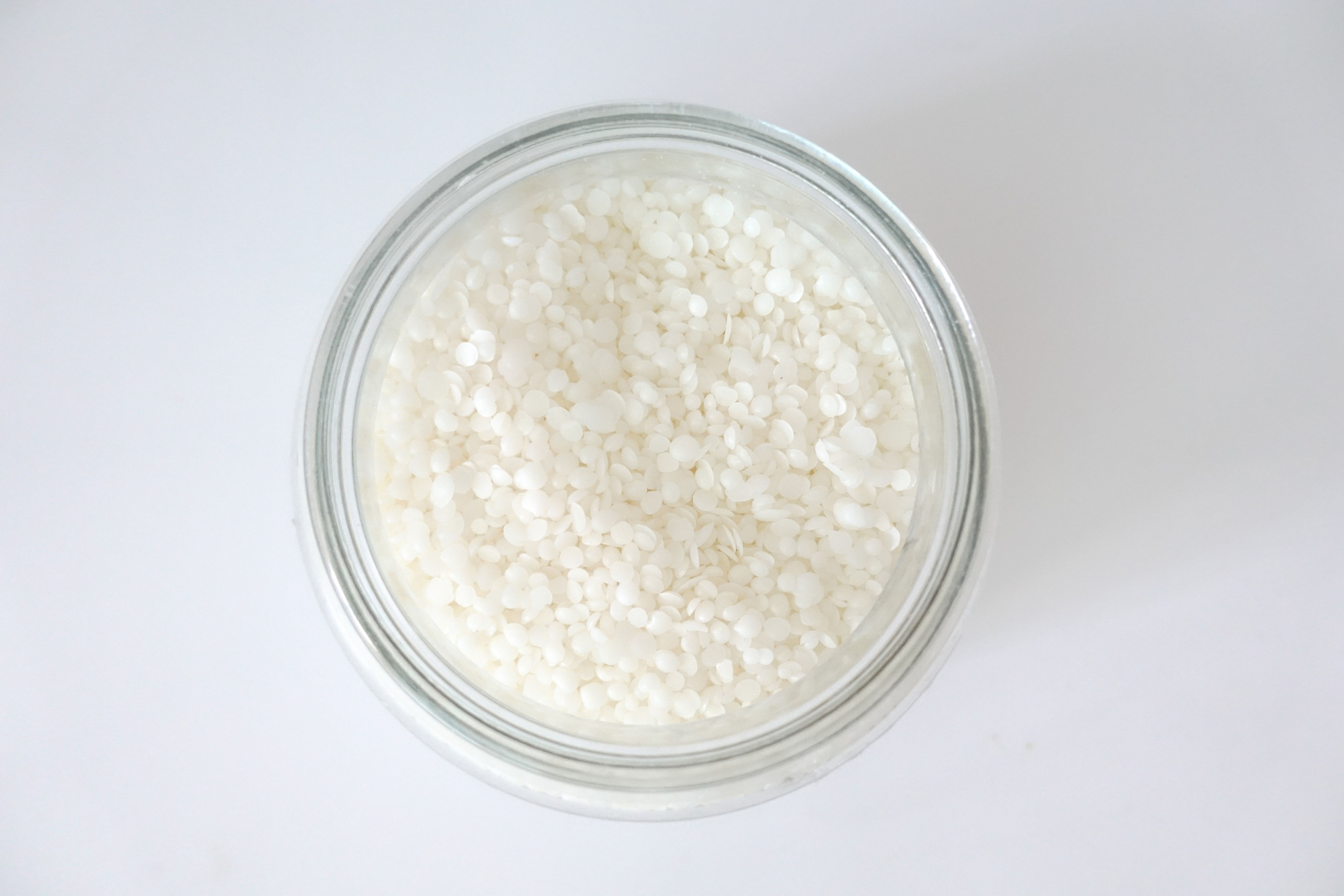 שעוות דבורים לבנה בקערת זכוכית