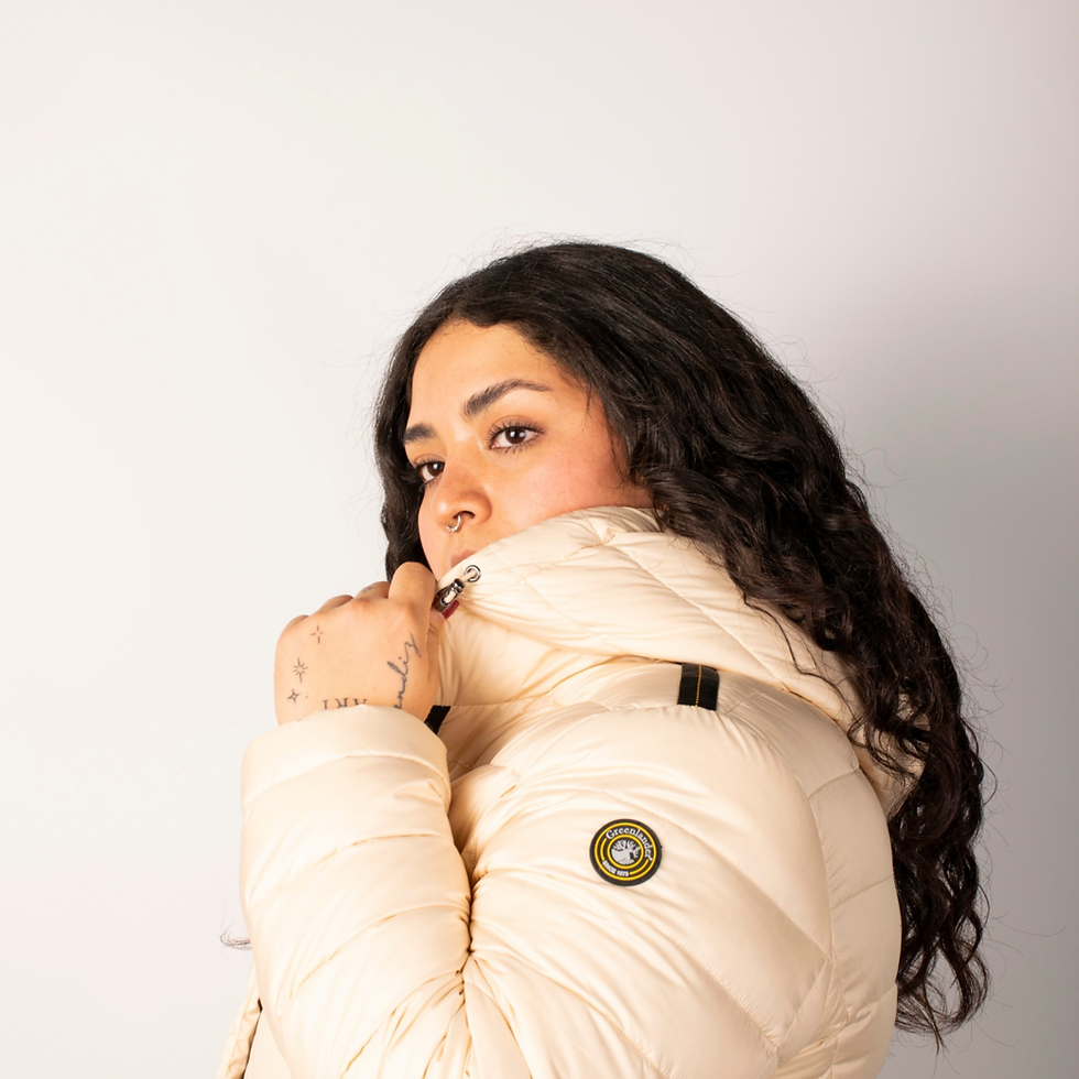 תמונה ממוזערת: מעיל נוצות ארוך אריאנה- צבע שמנת, תמונת תקריב