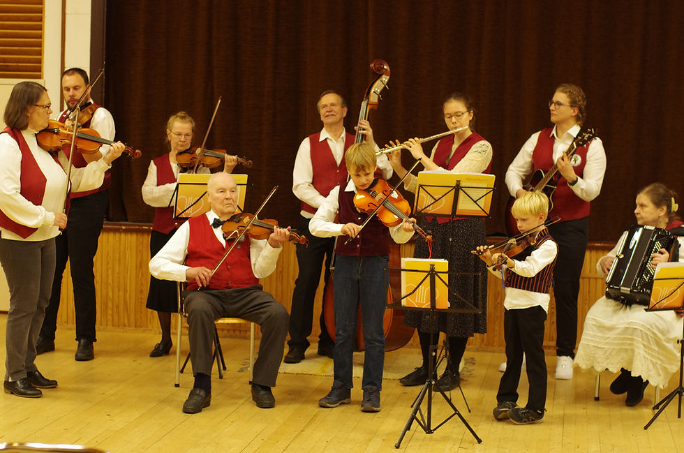 Sibbo Spelmanslag vastaa illan musiikista.