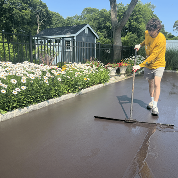 Sealcoating driveway