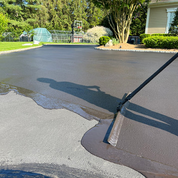 Sealcoating driveway