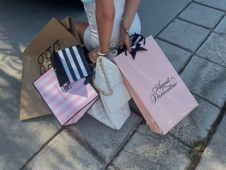 Shopping with College Discounts