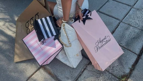 Shopping with College Discounts