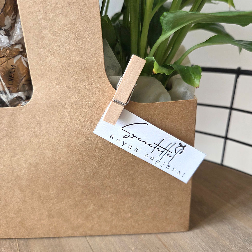 Indexkép: Anyák napi ajándékkosár vitorlavirággal