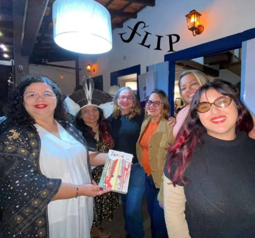 Da esquerda para a direita: Carla Nobre, Cláudia A. Flor D'Maria, Pat Andrade, Eliane Duarte, Ray Amorim e Maria Lua