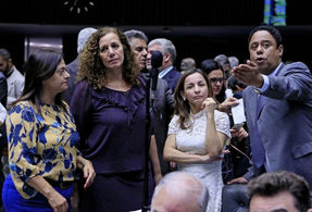 PCdoB combate projeto que exige privatizações nos Estados