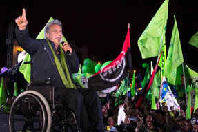 Lenín Moreno encerra campanha eleitoral no Equador defendendo continuidade da Revolução Cidadã