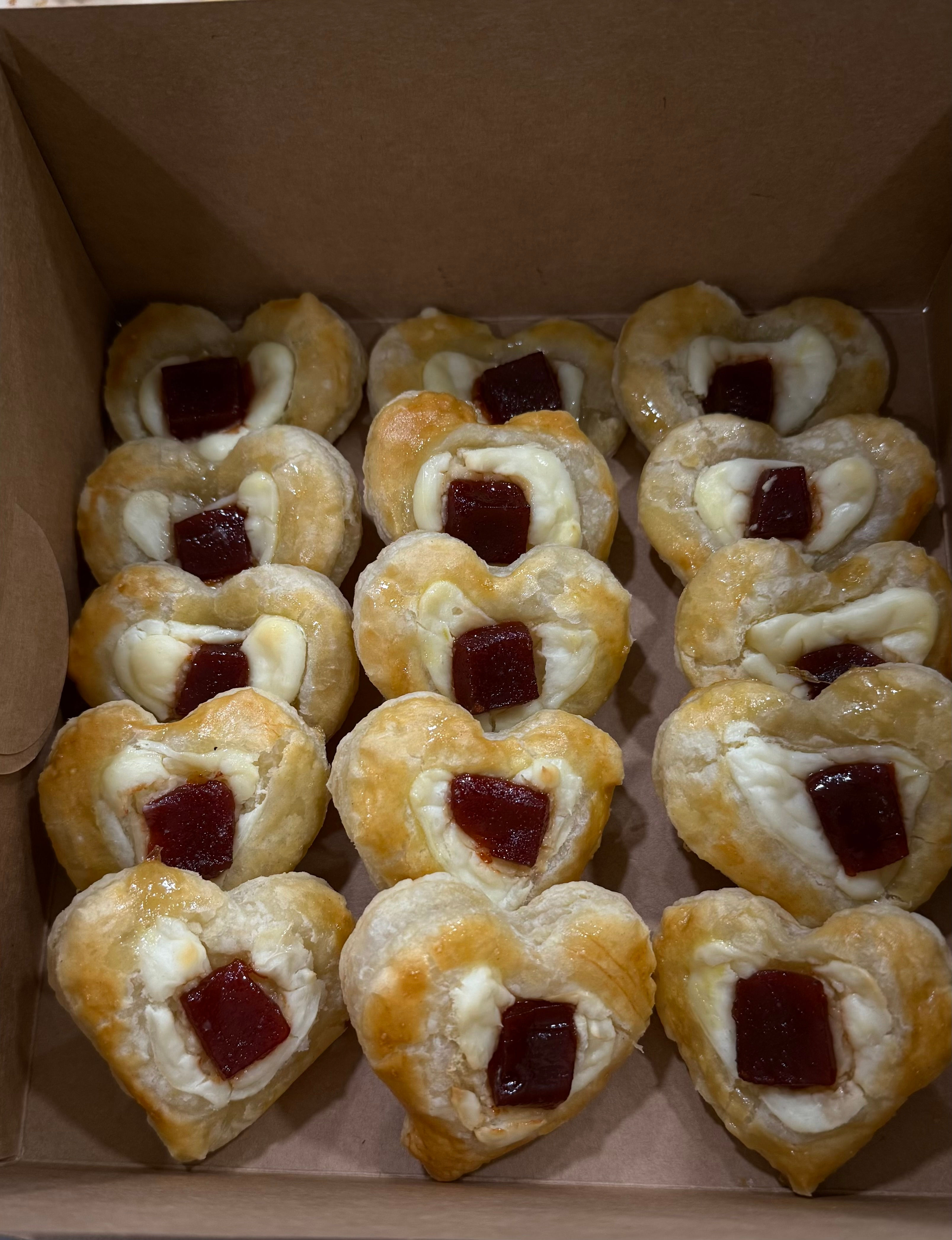 Heart Pastelito Box 14 CT