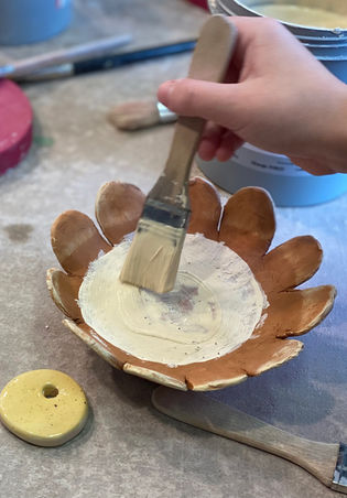 Dailės veikla „Karštos molio atostogos“ iš meninio ugdymo priemonės priešmokyklinukams ir pradinukams „Meno žaidimų aikštelė“