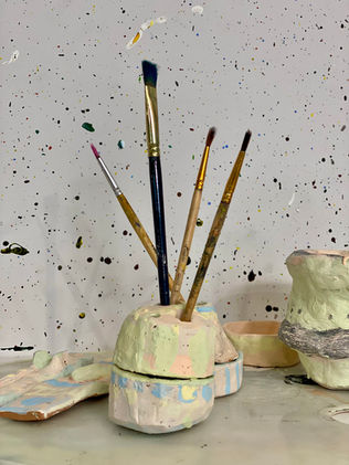 Dailės veikla „Karštos molio atostogos“ iš meninio ugdymo priemonės priešmokyklinukams ir pradinukams „Meno žaidimų aikštelė“