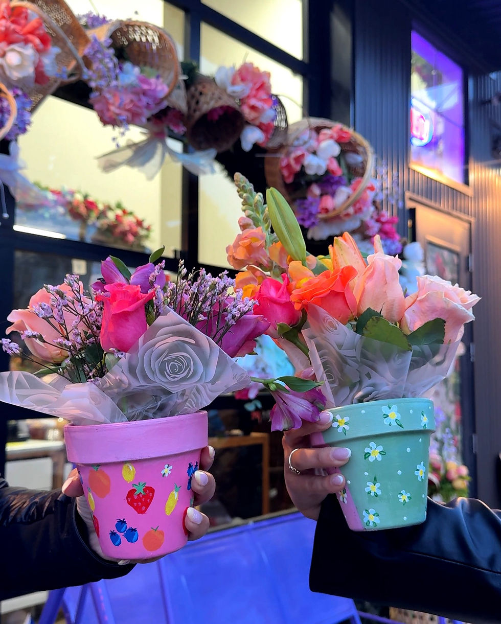 Cantarito Painting & Floral Arrangement