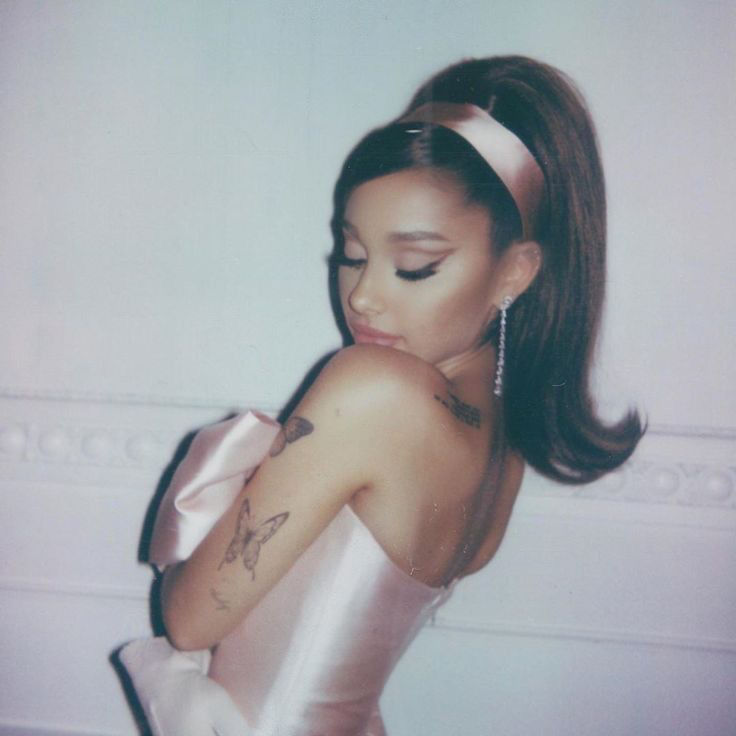 Ariana Grande | Bar Cala