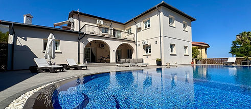 Luxury 4 bedroom villa