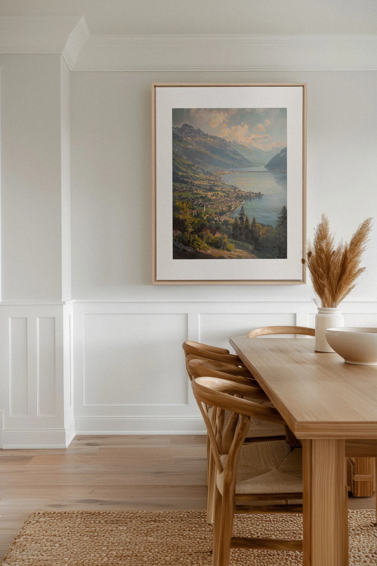 Salle à manger, meubles blancs et bois épurés, décoration avec toile Retraite en montagne